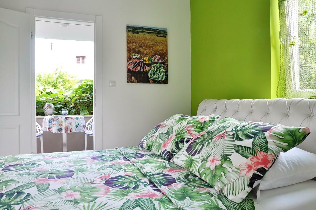 Luxury New !!! Apartment One And Only With Terrace & Free Bikes Porec Esterno foto
